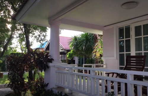 Pak Kret House | A Serene Home with Beautiful Garden