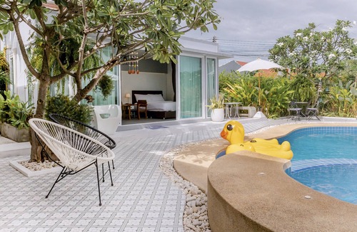Nong Kae Villa | A villa in the heart of Hua Hin, 2.5 km from Beach with a private swimming pool.