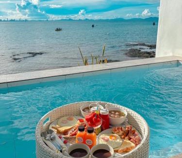 Koh Lan Resort | All at Sea Kohlarn