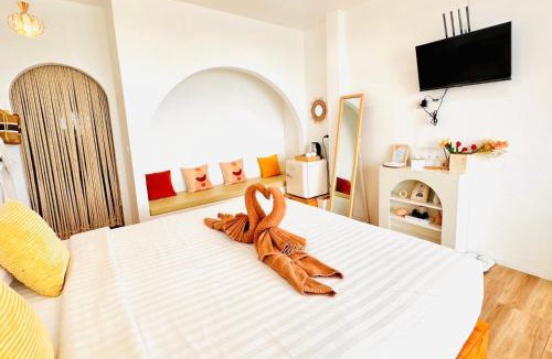 Koh Lan Resort | All at Sea Kohlarn