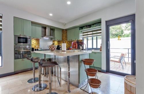 Pratumnak Hill Villa | Angels-Villa-Pattaya-Near-Walking-Street-4bed-8-People