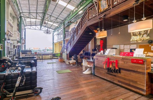 Wang Burapha Phirom Hostel | Art Hotel Sanamchai