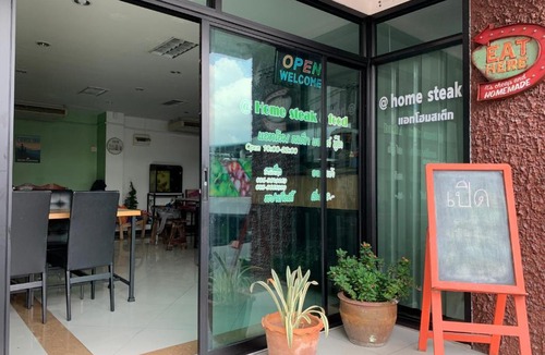 Lak Hok Apartment | At home place