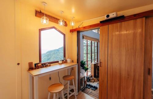 Chiang Rai Province House | At The Mountain Cottage, Tiny Home at Doichang with Hot tub Included Breakfast and Dinner