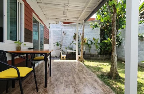 Na Thon Hostel | Baan Hinlad Home and Hostel