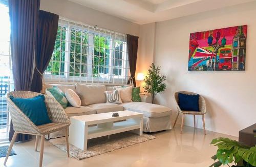Warin Chamrap House | Baan Hug Ubon - Private Pool House - Warinchamrap