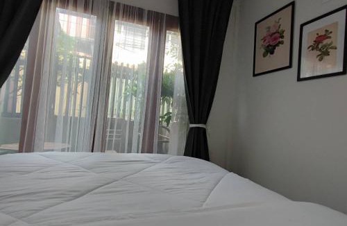 Wat Bowon Niwet House | Baan Jiam บ้านยายเจียม