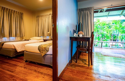 Thong Chai Hotel | Baan Klang Aow Beach Resort