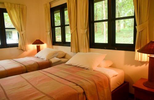 Phrao House | Baan Korbsuk Teak Cabin 1-2