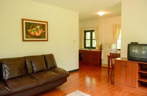 Phrao House | Baan Korbsuk Teak Cabin 1-2