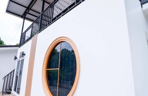 Wang Phinphat House | Baan Maew Ma Ruay Cozy Modern House HAPPY STAY