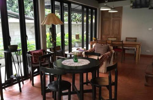 Thanon Nakhon Chai Si Bed & Breakfast | Baan Ongkharak bed & breakfast