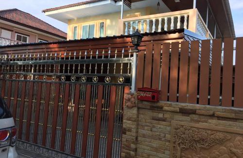 Hat Chao Samran House | Baan Sea Cream