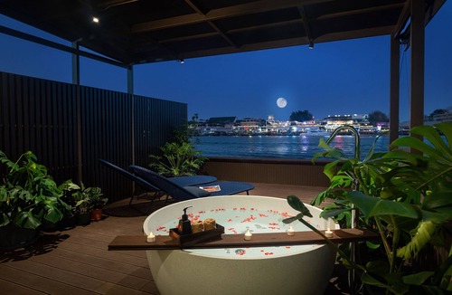 Siriraj Hotel | Baan Wanglang Riverside