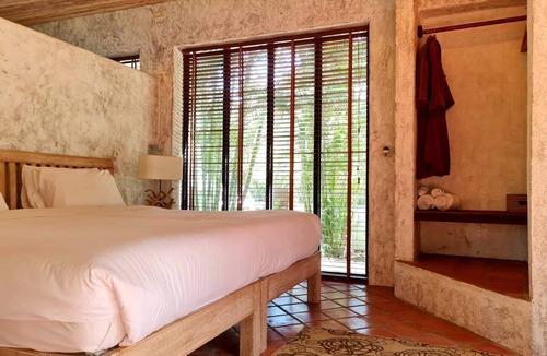 On Tai Hotel | Baanpong Lodge