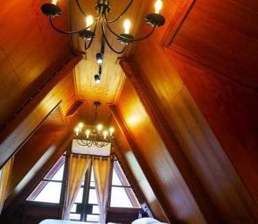 Pangmapha House | Ban Kaew Mo Ra Glamping & Restaurant