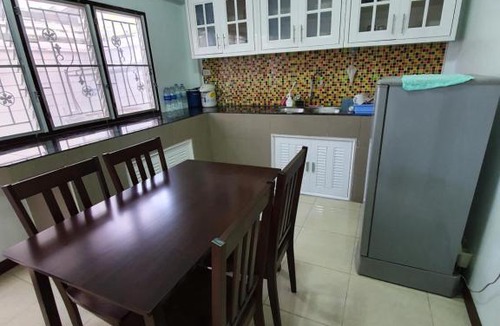 Phongprasan House | Bang Saphan Hostel