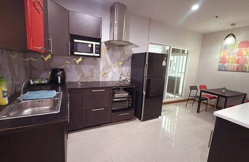 Huai Khwang Condo | Bangkok Penthouse Escape Near MRT