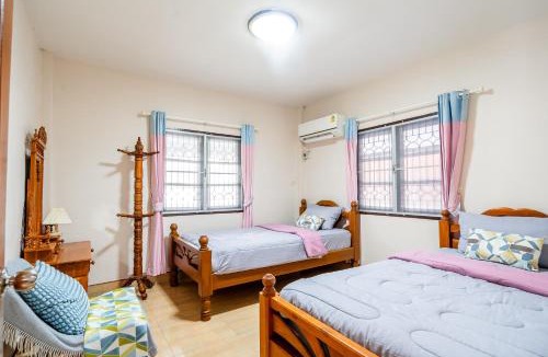Phongprasan House | Bangsaphan Paradise Brown House