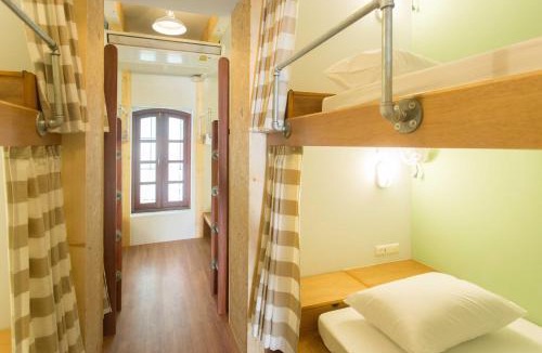 Bangkok Central Business District Hostel | Barn & Bed Hostel at BTS Phrom Phong