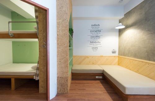 Bangkok Central Business District Hostel | Barn & Bed Hostel at BTS Phrom Phong