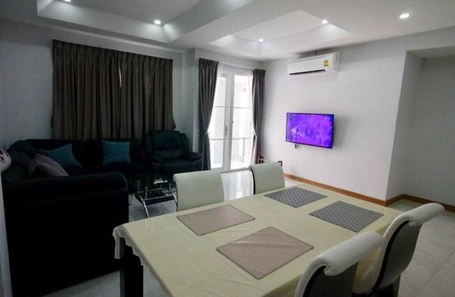 Sri Phum House | Basic Line Home in Chiang mai in the old Town, 4 Bed Rooms, 5 Bath Rooms, Kichen