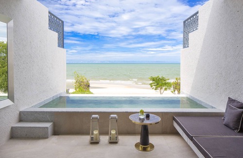 Cha-am Apartment | Beachfront Pool Suite
