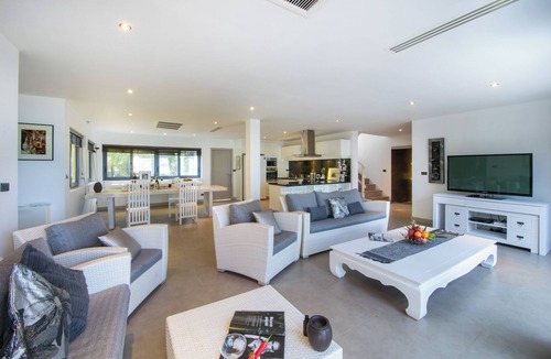 Plai Laem Villa | Beachfront Pool Villa Seaview V231