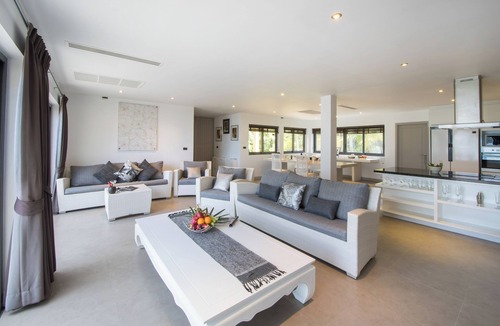 Plai Laem Villa | Beachfront Pool Villa Seaview V231