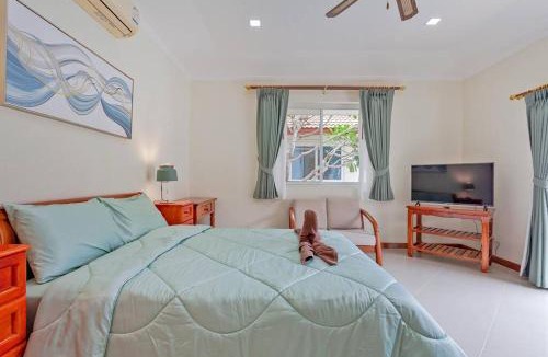 Huai Yai Villa | Beautiful 5 Bedroom Luxury Pool Villa in Pattaya
