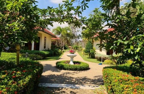 Cha-am House | Beautiful bungalow with shared outdoor pool and 2km from the beach