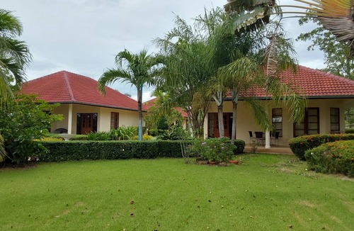 Cha-am House | Beautiful bungalow with shared outdoor pool and 2 km from the sandy beach