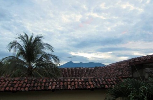 Granada House | Beautiful Tropical Paradise Near City Center