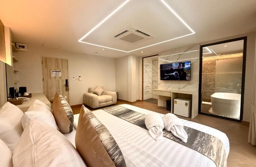 Phasi Charoen Hotel | Bed by Tha-Pra SHA Plus