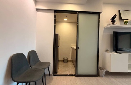 Rama 9 Apartment | BIG Standing Desk with w/Pool, Spa, Gym, near MRT