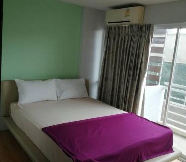 Bang Na Hostel | BKK TEAK Hostel