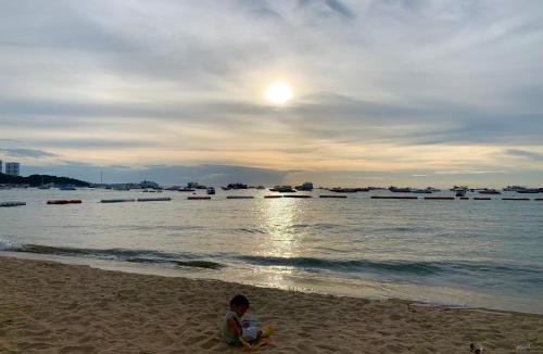 Pattaya Bay Hostel | Blue whale Hostel & Café