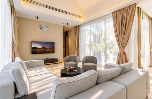 Si Sunthon Villa | Brand New 3BR Villa Orasa Near Robinson Thalang