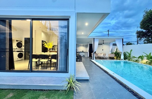Wat Ket House | Brand new luxury pool villa in Chiang Mai, 5 bedrooms 6 bathrooms, near the City