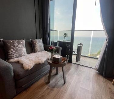 Pratumnak Hill Apartment | Breath Taking Sea View - Luxury Living
