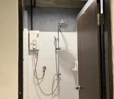 Khlong San Hostel | Brio Cafe and Hostel