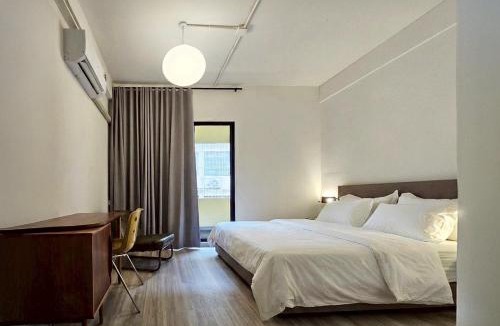 Si Yaek Maha Nak House | Brown H