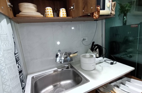 Phra Khanong Condo | BTS Bangchak Serenity: High-Speed Wi-Fi, Free Pool & Gym, HBO, Washer, Kitchen
