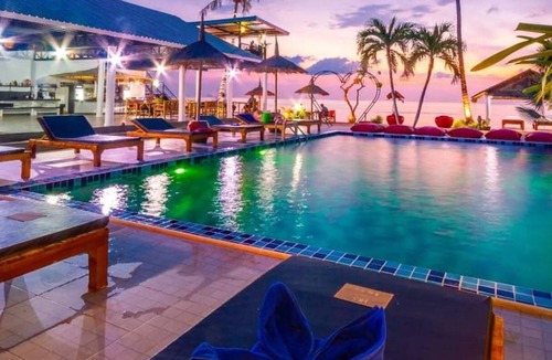 Koh Lan Ski Chalet | Bungalow - Sleeps 2 - Terrace - Beach Close