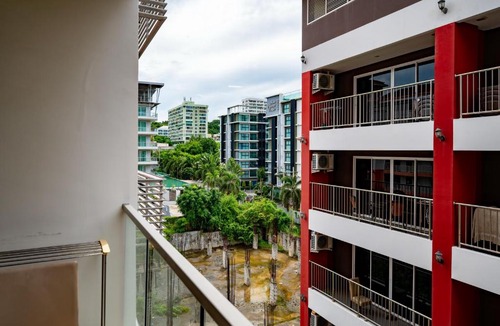 Pratumnak Hill Apartment | C-View Residence by Apartwell