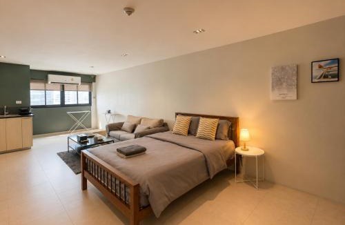 Silom Apartment | Central 1BR 50sqm Walk to BTS & Night Market