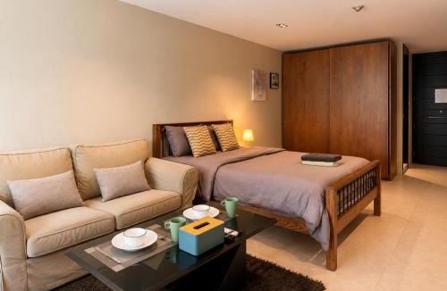 Silom Apartment | Central 1BR 50sqm Walk to BTS & Night Market