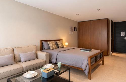 Silom Apartment | Central 1BR 50sqm Walk to BTS & Night Market