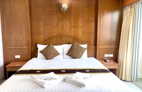 Patong Hotel | Chalita House