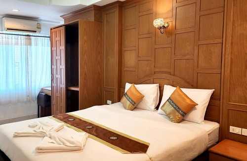 Patong Hotel | Chalita House